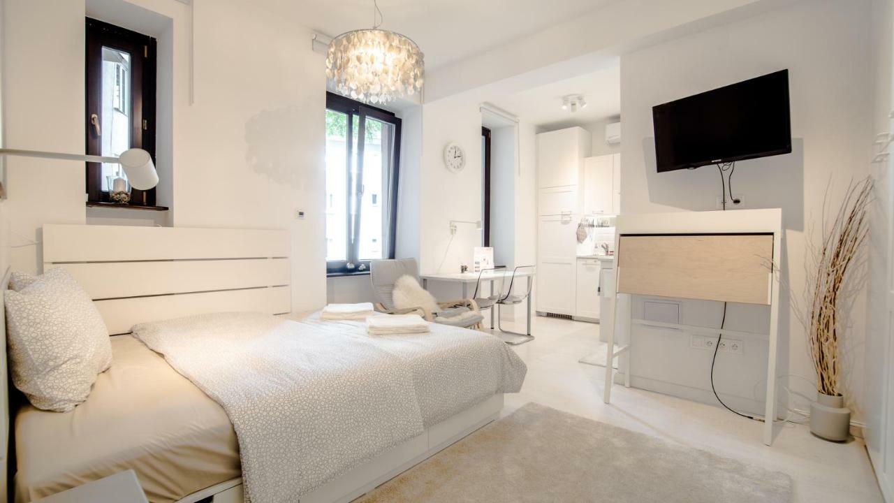 White Apartments With Ac By Kovee Bratislava Phòng bức ảnh