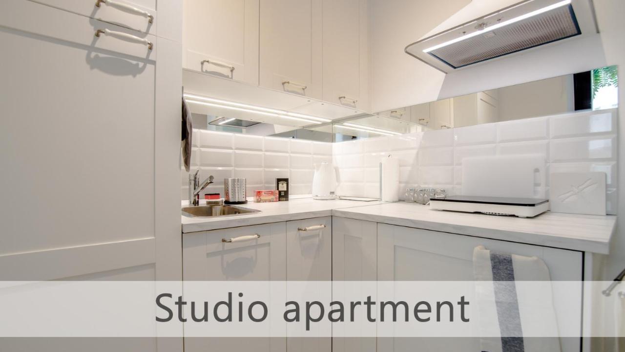 White Apartments With Ac By Kovee Bratislava Ngoại thất bức ảnh